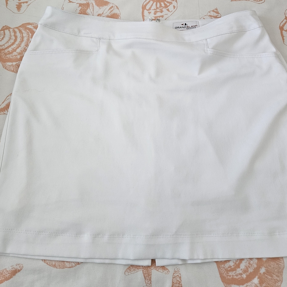 Grand Slam Women's Elegant White Mini Skirt